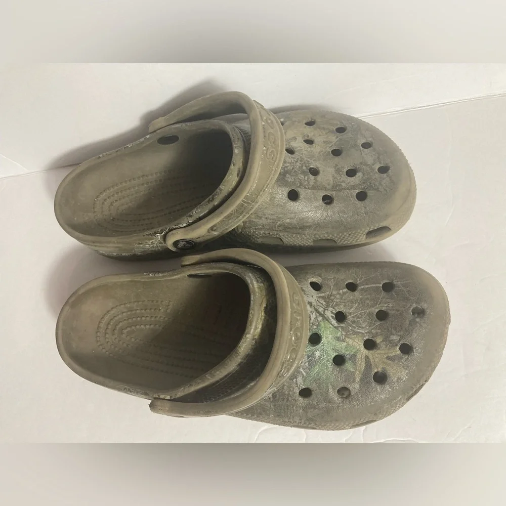 Crocs Camo real tree camouflage slides slip on sandals Junior 5 boys